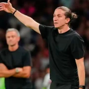 Técnico Filipe Luis do Monaco comemoram vitória de virada sobre o PSG pelo Campeonato Francês