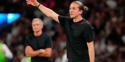 Técnico Filipe Luis do Monaco comemoram vitória de virada sobre o PSG pelo Campeonato Francês