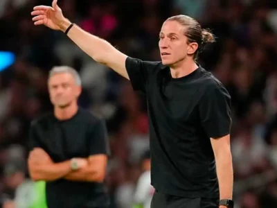 Técnico Filipe Luis do Monaco comemoram vitória de virada sobre o PSG pelo Campeonato Francês