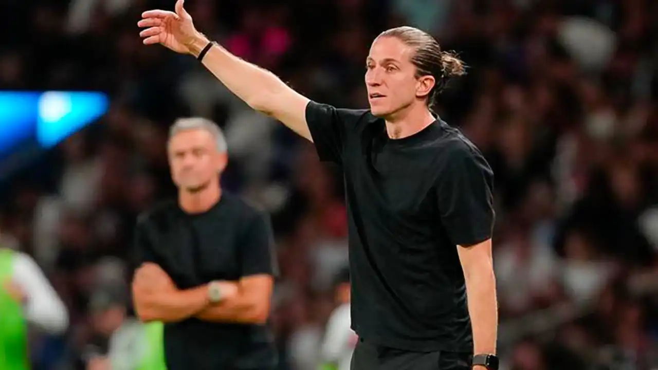 Técnico Filipe Luis do Monaco comemoram vitória de virada sobre o PSG pelo Campeonato Francês