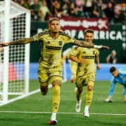 Rafael Navarro comemora gol pelo St. Louis City na MLS