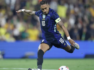 Raphinha durante partida da Seleção Brasileira contra a Austrália