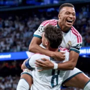 Jogadores do Real Madrid comemoram gol contra a Inter de Milão pela Champions League