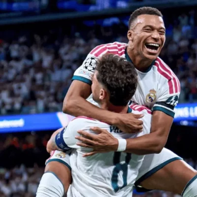 Jogadores do Real Madrid comemoram gol contra a Inter de Milão pela Champions League