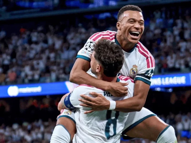 Jogadores do Real Madrid comemoram gol contra a Inter de Milão pela Champions League