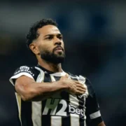 Renan Lodi durante partida do Atlético-MG na temporada de 2026