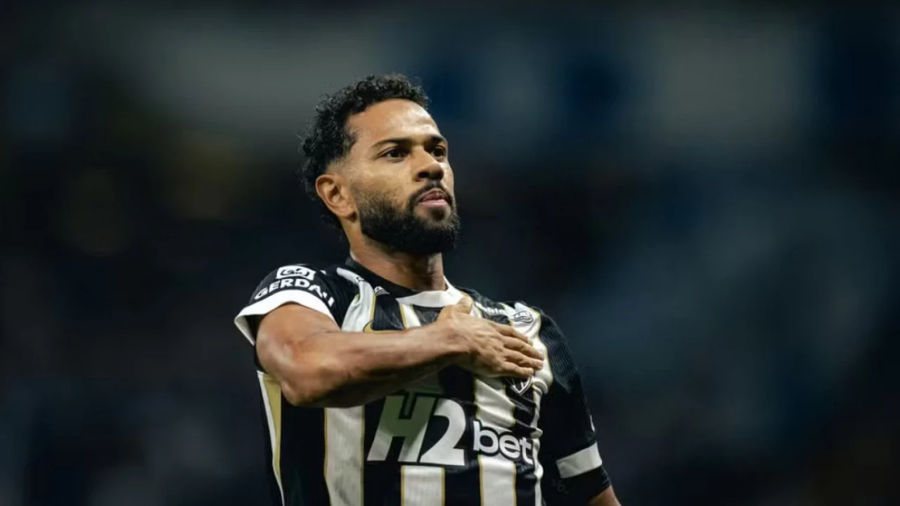 Renan Lodi durante partida do Atlético-MG na temporada de 2026 Renan Lodi durante partida do Atlético-MG na temporada de 2026