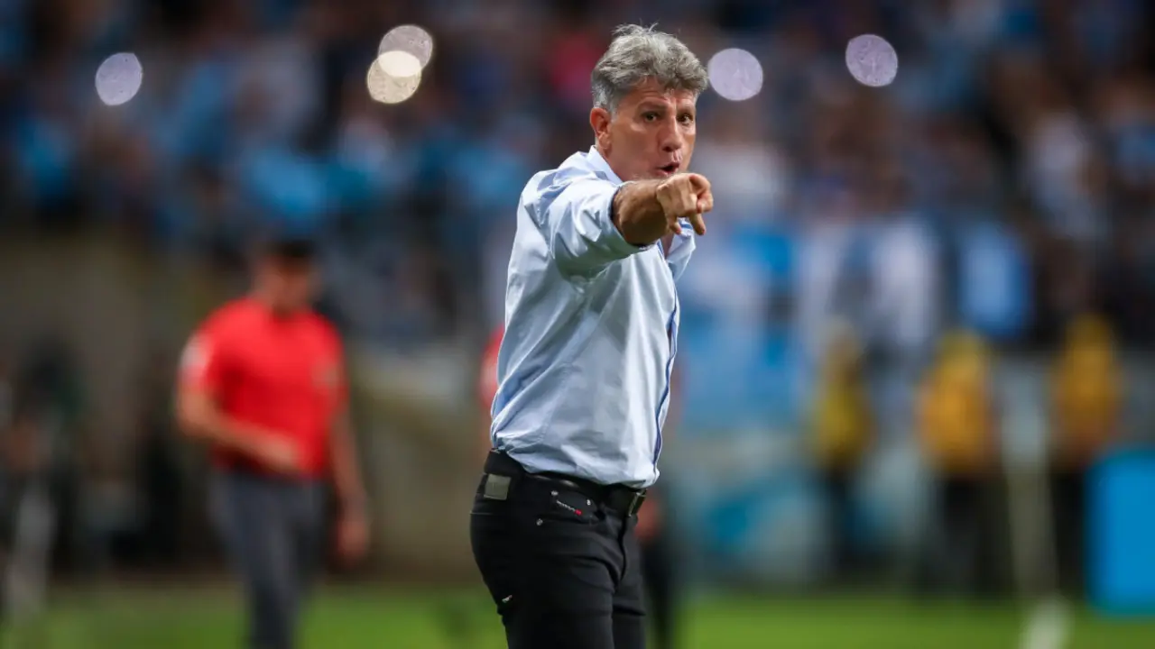 Renato Gaúcho durante passagem pelo Grêmio antes de acertar retorno ao clube