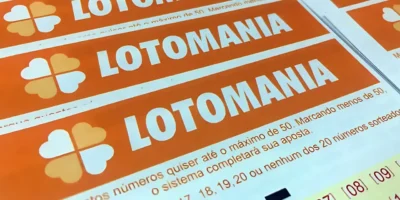 Recorte de volantes da Lotomania ilustram reportagem sobre o concurso 2973 da modalidade, com resultado dos números sorteados na quarta-feira, 09/09, bem como prêmios de todas as faixas de acerto, com análises econômicas, financeiras e lotéricas do somatório do total de apostas realizadas, com base na arrecadação da modalidade, dando a necessária transparência à destinação do dinheiro das apostas | Enzo Carvalho
