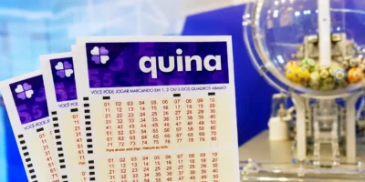 Concurso 7107 da Quina, com resultado dos números sorteados na terça-feira, 01/09, bem como prêmios de todas as faixas de acerto. Soma do total de apostas realizadas, e análises econômicas, financeiras e lotéricas tanto sobre as ganhadoras quanto perdedoras, com base na arrecadação | Criação: Enzo Carvalho com IA