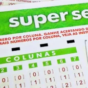 Concurso 895 da Super Sete, com resultado dos números sorteados nesta sexta-feira, 04/09, bem como prêmios de todas as faixas de acerto, total de apostas realizadas, ganhadoras e perdedoras, com detalhes especiais. Além disso, análise econômica, financeira e lotérica da extração, arrecadação e pagamento de prêmios, bem como a destinação pública do dinheiro do saldo residual.