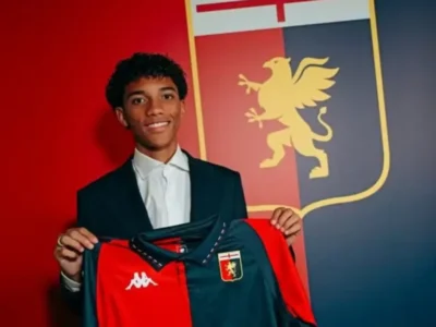 Robinho Jr durante passagem pelo Santos antes de ser anunciado pelo Genoa
