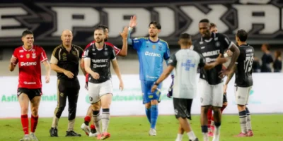 Rossi em atuação pelo Flamengo na vitória sobre o Remo pelo Campeonato Brasileiro