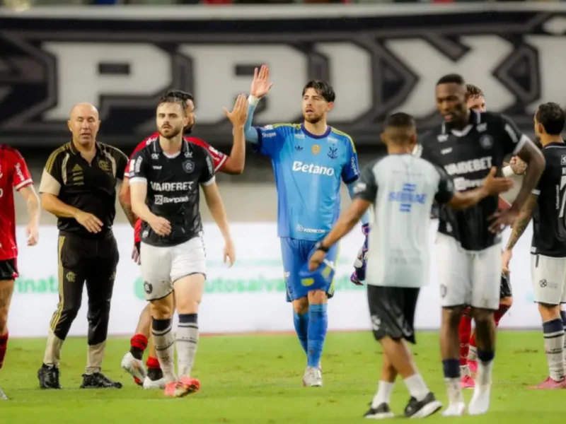 Rossi em atuação pelo Flamengo na vitória sobre o Remo pelo Campeonato Brasileiro
