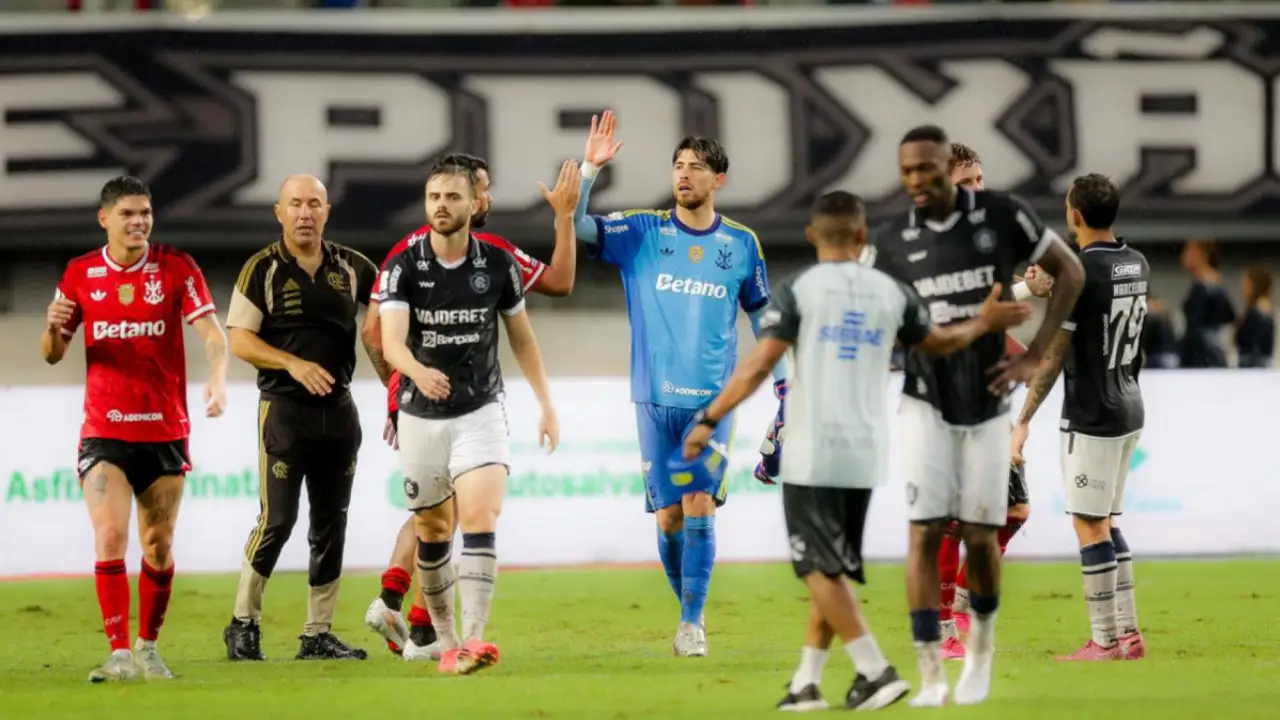 Rossi em atuação pelo Flamengo na vitória sobre o Remo pelo Campeonato Brasileiro