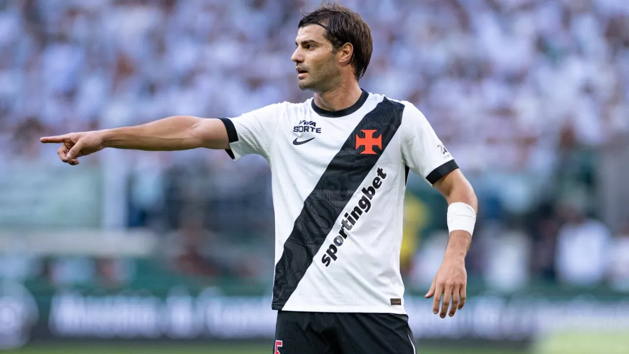 Santiago Sosa durante partida pelo Vasco no Campeonato Brasileiro de 2026