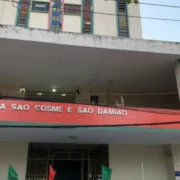 Fachada da Paróquia São Cosme e São Damião, no Andaraí, Rio de Janeiro