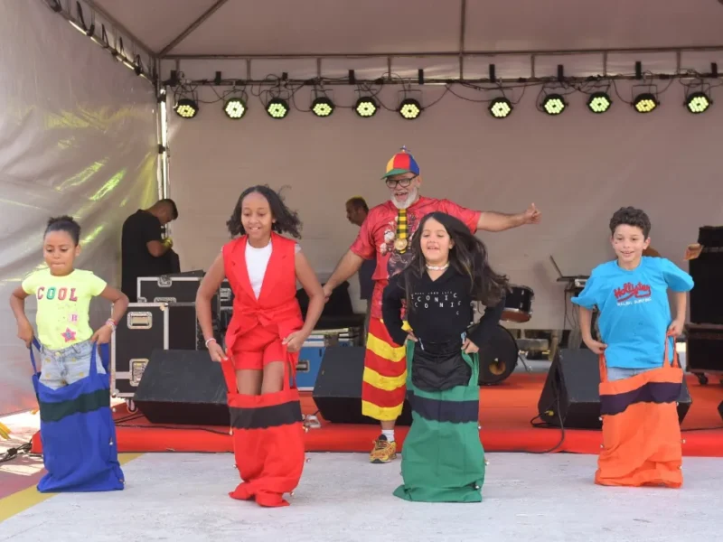 Crianças participam de festa de São Cosme e Damião na União de Maricá