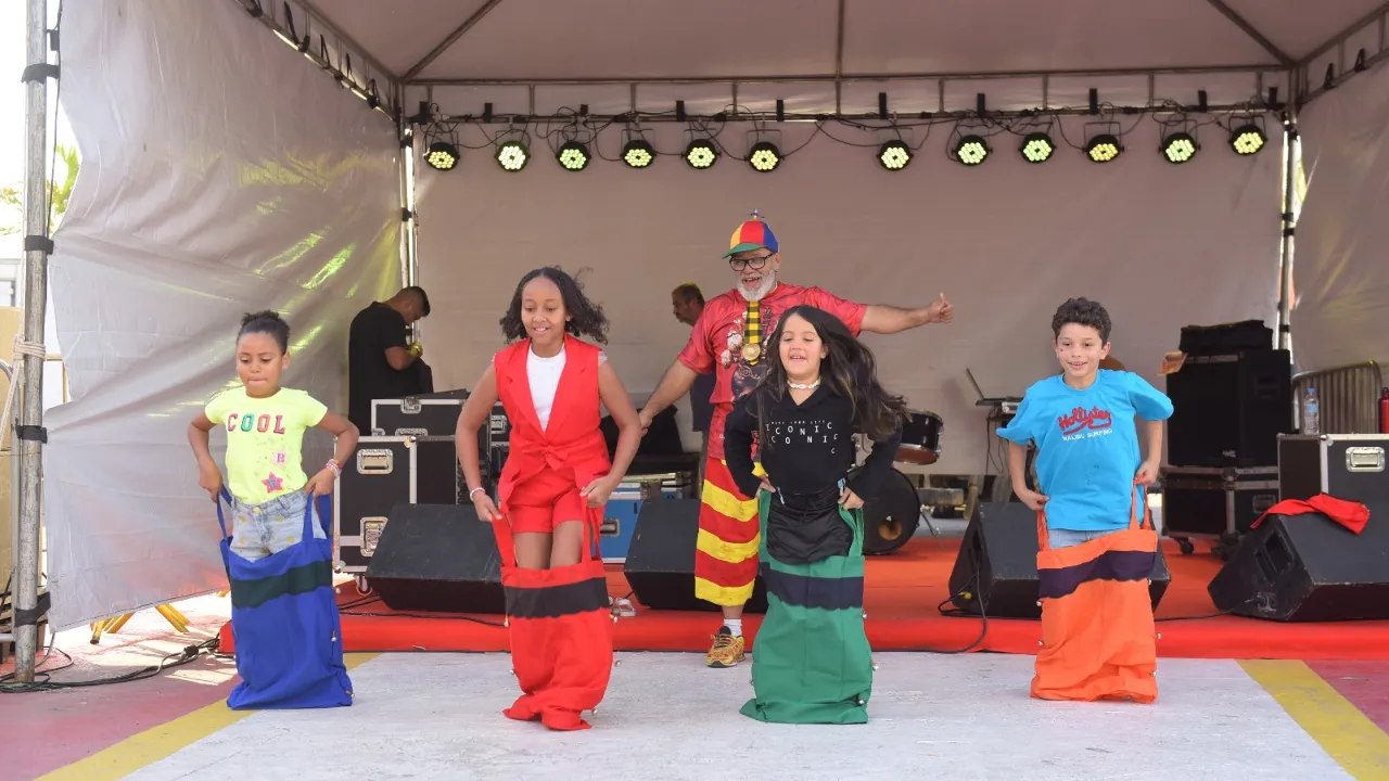 Crianças participam de festa de São Cosme e Damião na União de Maricá