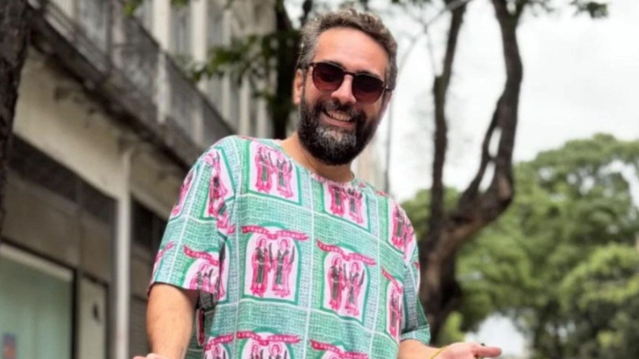 Raphael Vidal na Rua da Carioca, onde acontece festa de São Cosme e Damião