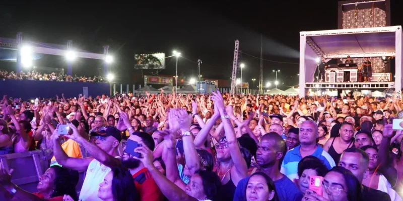 Público acompanha show em edição anterior do São Gonçalo Fest, em Alcântara