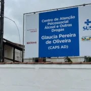 Fachada do Caps AD Glaucia Pereira de Oliveira, em Maricá, unidade da rede municipal de atenção psicossocial