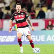 Saúl durante partida pelo Flamengo após retornar aos jogos na temporada de 2026