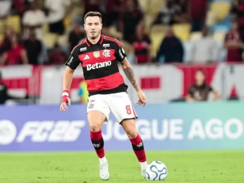 Saúl durante partida pelo Flamengo após retornar aos jogos na temporada de 2026