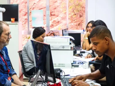 Servidores da Somar recebem atendimento para segunda via da Carteira de Identidade no Caxito, em Maricá
