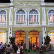 Fachada do Theatro Municipal de Niterói, onde serão realizados dois shows gratuitos nesta segunda-feira