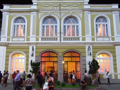 Fachada do Theatro Municipal de Niterói, onde serão realizados dois shows gratuitos nesta segunda-feira