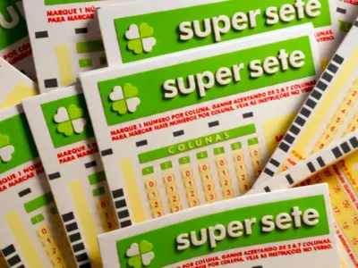 Volantes da Super Sete, em reportagem sobre o concurso 897 da modalidade lotérica, com resultado dos números sorteados nesta sexta-feira, 02/09, bem como prêmios de todas as faixas de acerto, total de apostas realizadas, ganhadoras e perdedoras, com detalhes especiais. Além disso, análise econômica, financeira e lotérica da extração, arrecadação e pagamento de prêmios, bem como a destinação pública do dinheiro do saldo residual.