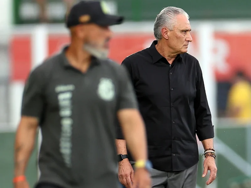 Tite durante treinamento do Botafogo antes do clássico contra o Vasco