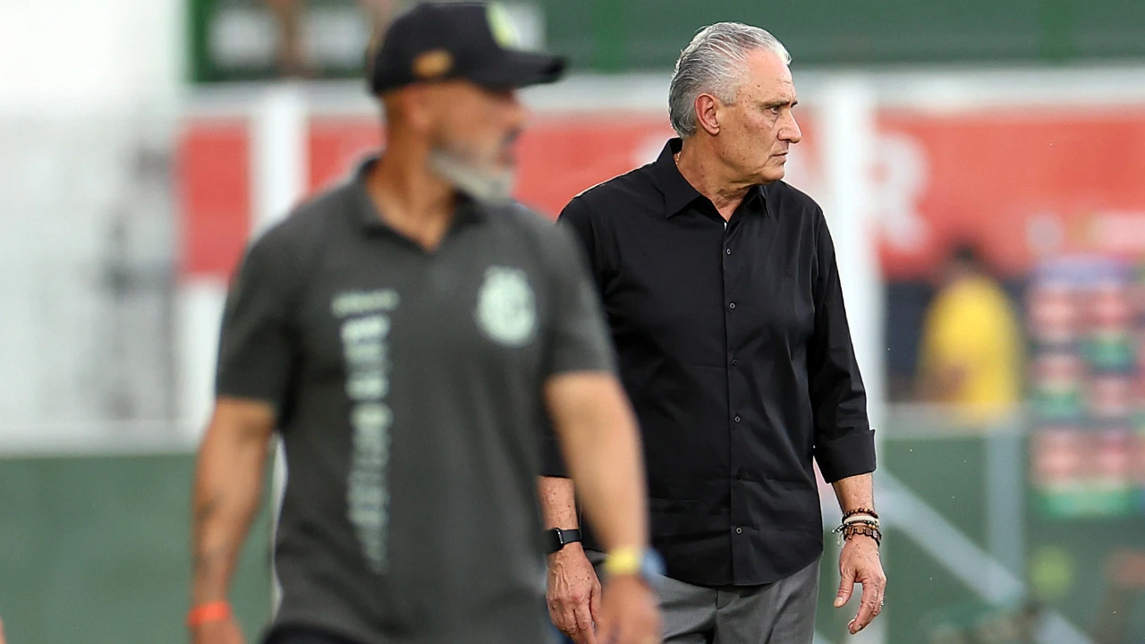 Tite durante treinamento do Botafogo antes do clássico contra o Vasco Tite durante treinamento do Botafogo antes do clássico contra o Vasco