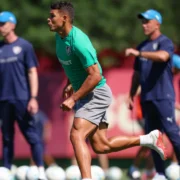 Thiago Silva durante atividade do Fluminense antes do clássico contra o Vasco