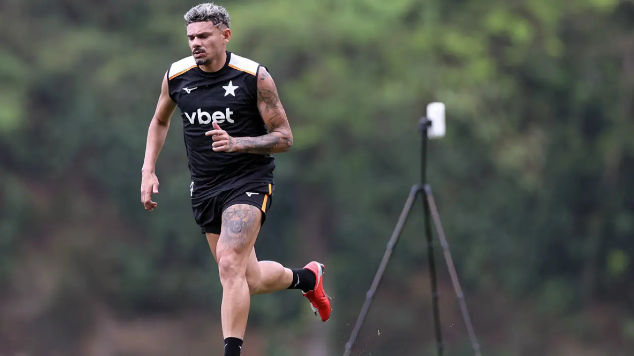 Tiquinho Soares durante treinamento do Botafogo antes do confronto com o Red Bull Bragantino Tiquinho Soares durante treinamento do Botafogo antes do confronto com o Red Bull Bragantino