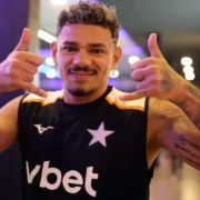 Tiquinho Soares em atividade pelo Botafogo durante preparação para retornar aos jogos