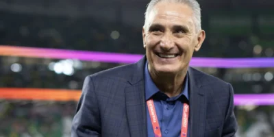 Tite durante trabalho como treinador antes de negociação com o Botafogo