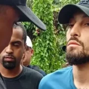 Torcedores do Botafogo durante manifestação de cobrança ao elenco no CT Lonier