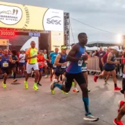 Corredores participam da Maratona de Niterói, que terá alterações no trânsito neste domingo
