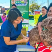 Cães e gatos recebem vacinação antirrábica em São João de Meriti