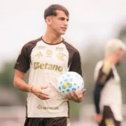 Novo reforço do Flamengo durante primeiro treinamento no Ninho do Urubu
