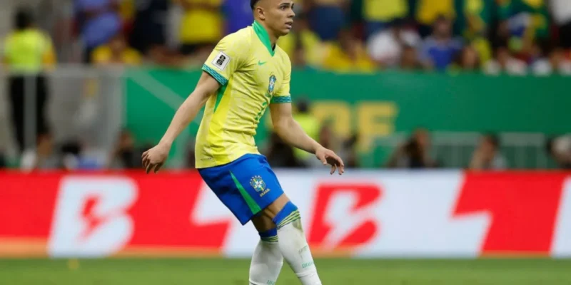 Vanderson em campo pela seleção brasileira; lateral do Monaco foi convocado por Carlo Ancelotti
