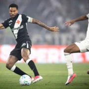 Jair em campo pelo Vasco durante partida na temporada de 2026