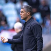 Pedro Emanuel durante partida do Vasco antes do duelo com o Santa Fe