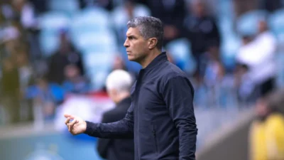 Pedro Emanuel durante partida do Vasco antes do duelo com o Santa Fe