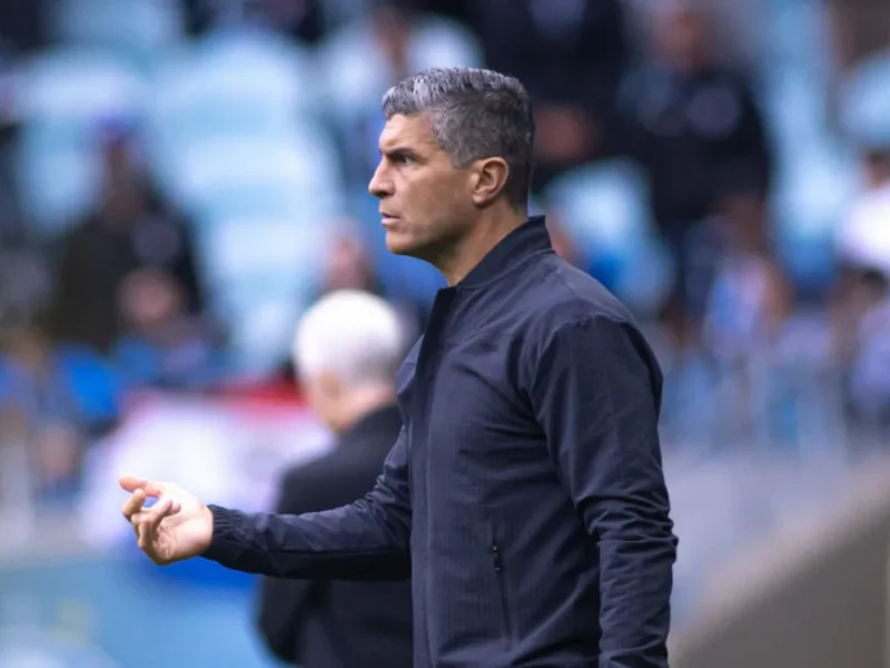 Pedro Emanuel durante partida do Vasco antes do duelo com o Santa Fe