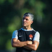 Pedro Emanuel durante treino do Vasco antes do confronto com o Santa Fe pela Sul-Americana