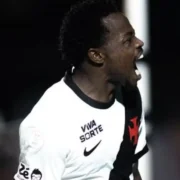 Jogadores do Vasco comemoram classificação para a semifinal da Copa do Brasil após vitória sobre o Vitória