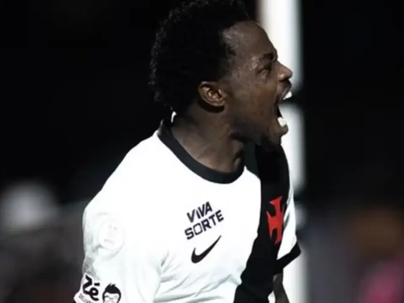 Jogadores do Vasco comemoram classificação para a semifinal da Copa do Brasil após vitória sobre o Vitória